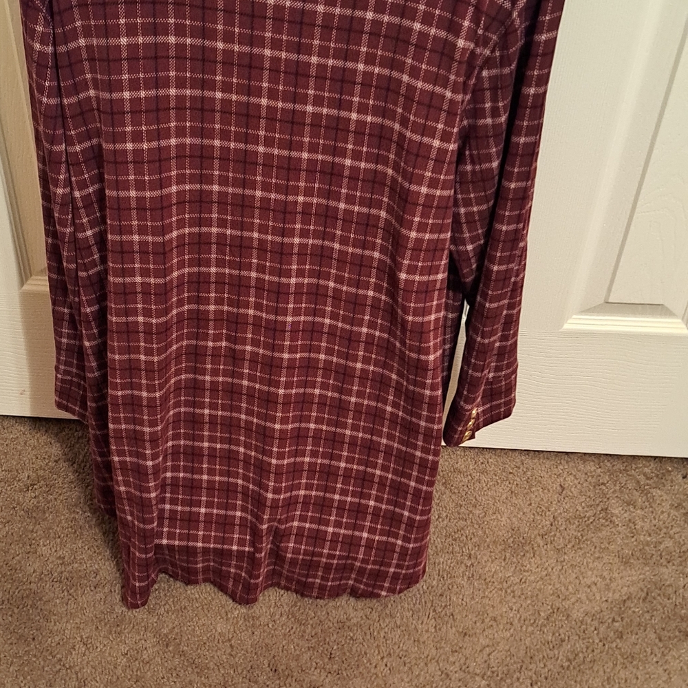 Liz Claiborne Women's EUC LS Top, 3 snap gold tone , and snaps on sleeves - Picture 6 of 6